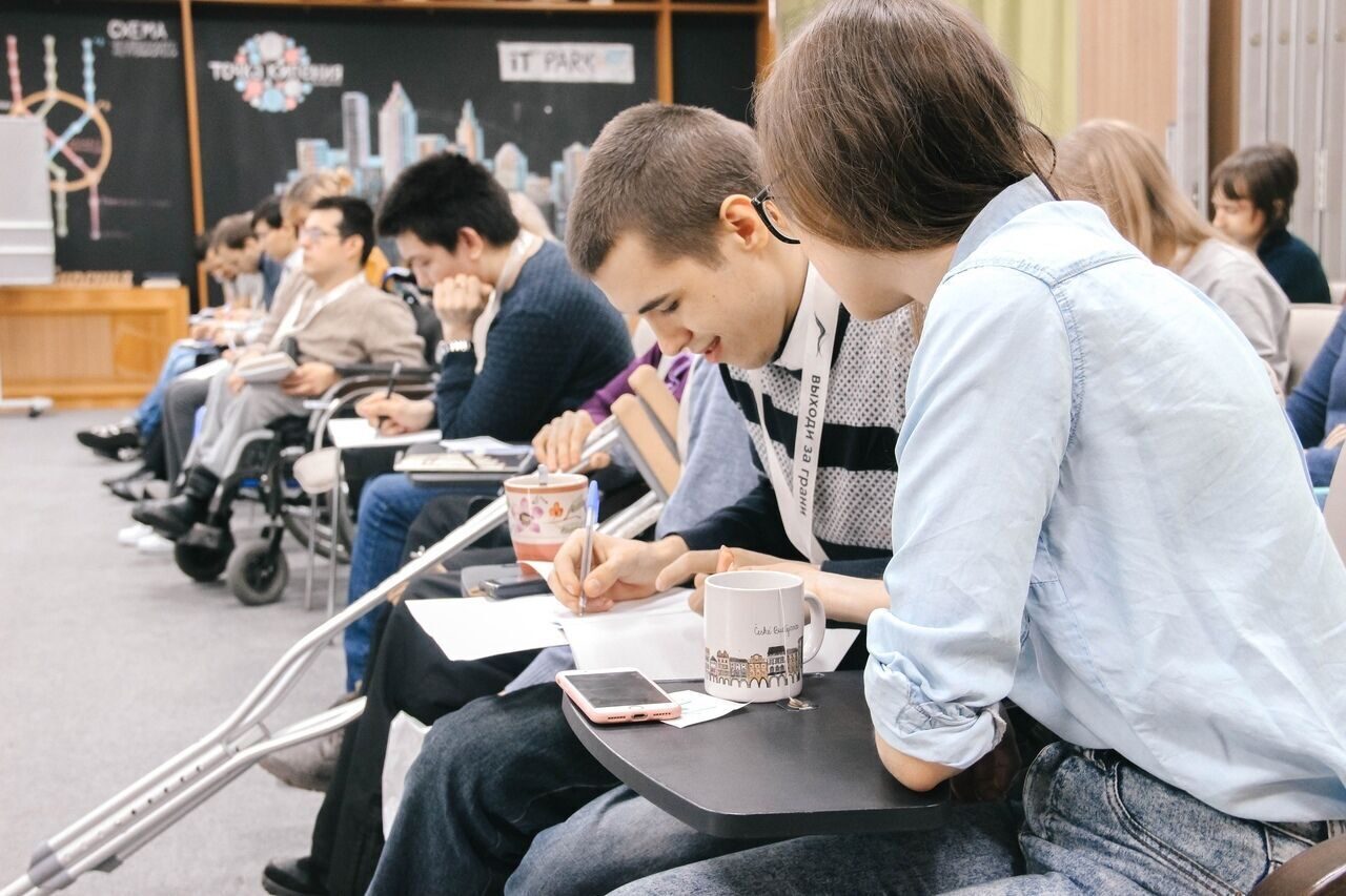 Занятия в школах челябинска. Молодежь с ОВЗ. Люди с хорошим образованием. Вечер встреча с молодежью с ограниченными возможностями. ОВЗ В Европе.